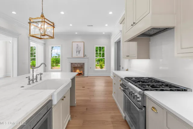 $929,500 | 102 Commonwealth Drive, Madison, MS 39110