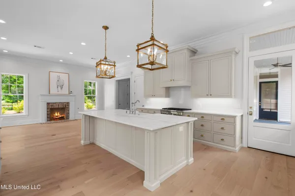 $929,500 | 102 Commonwealth Drive, Madison, MS 39110