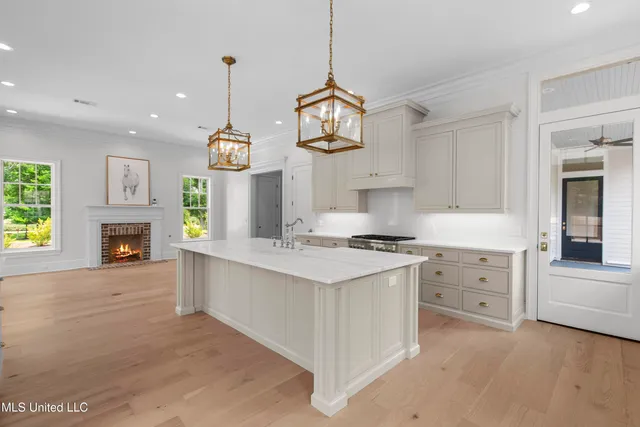 $929,500 | 102 Commonwealth Drive, Madison, MS 39110