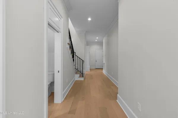 $929,500 | 102 Commonwealth Drive, Madison, MS 39110