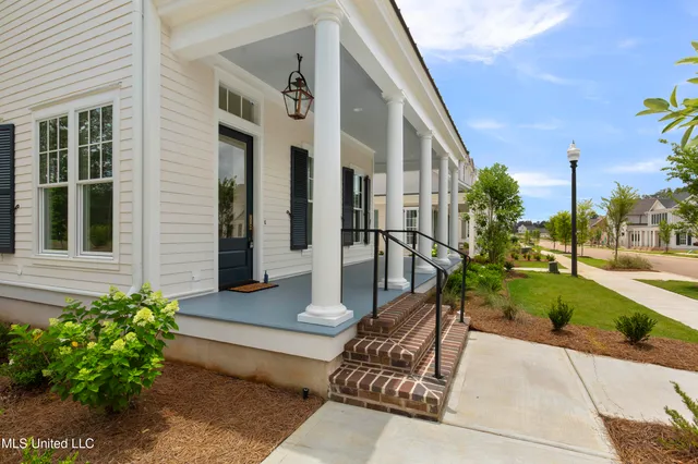 $929,500 | 102 Commonwealth Drive, Madison, MS 39110