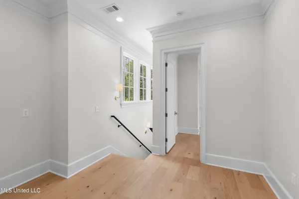 $929,500 | 102 Commonwealth Drive, Madison, MS 39110