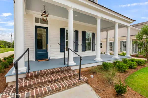$929,500 | 102 Commonwealth Drive, Madison, MS 39110