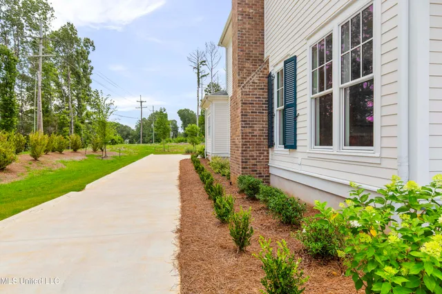 $929,500 | 102 Commonwealth Drive, Madison, MS 39110