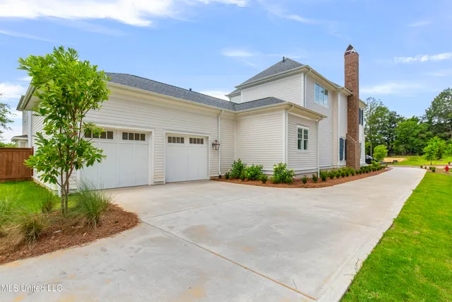 $929,500 | 102 Commonwealth Drive, Madison, MS 39110
