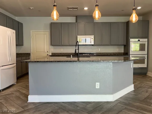 $2,600 | 981 Soaring Moon Drive, Henderson, NV 89015