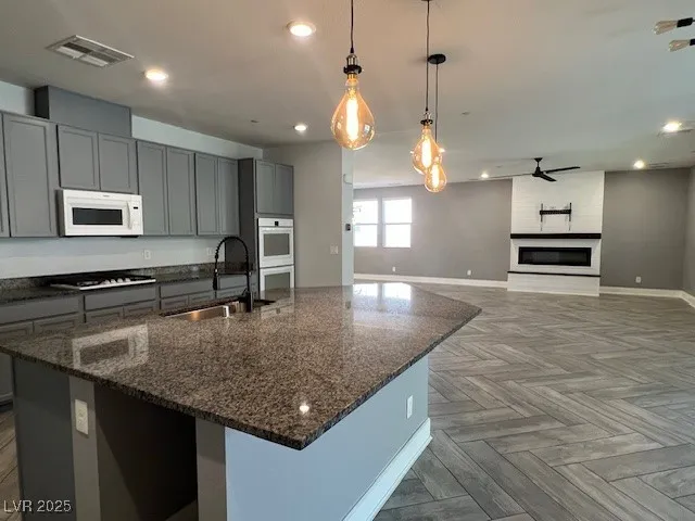 $2,600 | 981 Soaring Moon Drive, Henderson, NV 89015