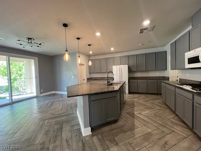 $2,600 | 981 Soaring Moon Drive, Henderson, NV 89015