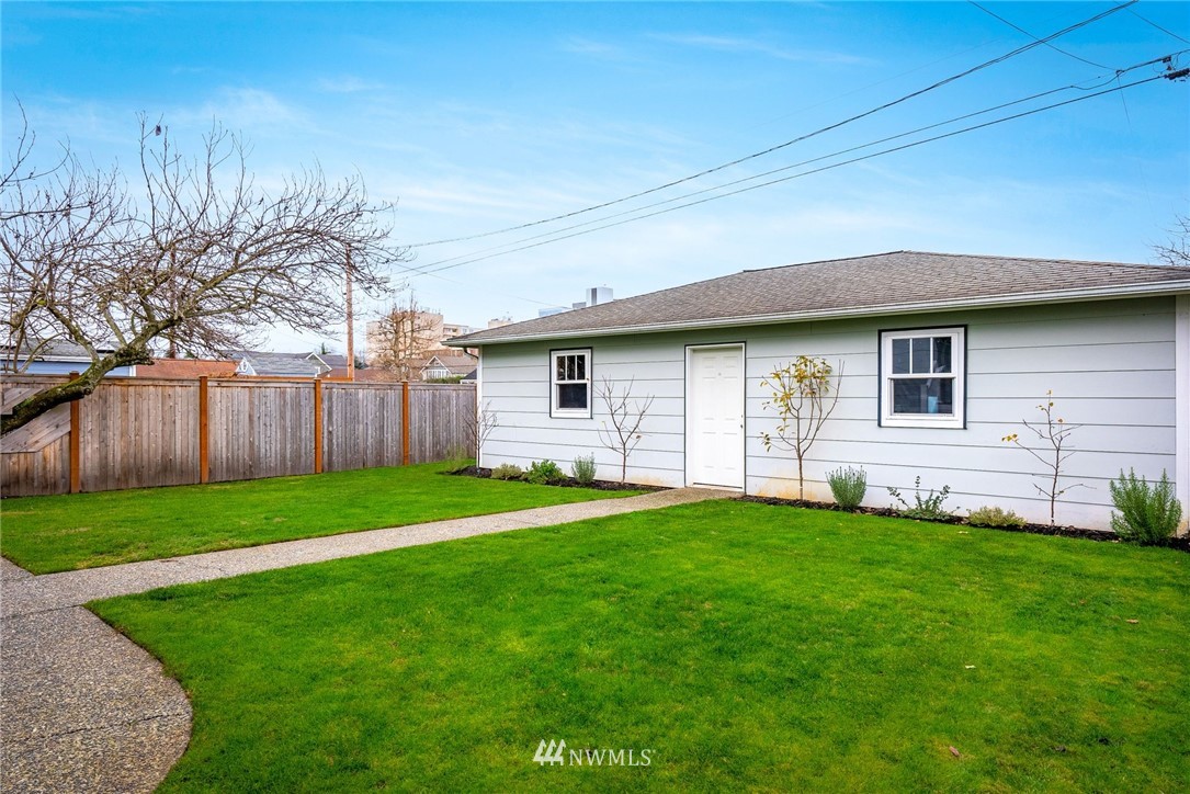 1509 Rucker Avenue Everett, WA 98201 - Photo 28 of 39 a backyard of a house with lots of green space
