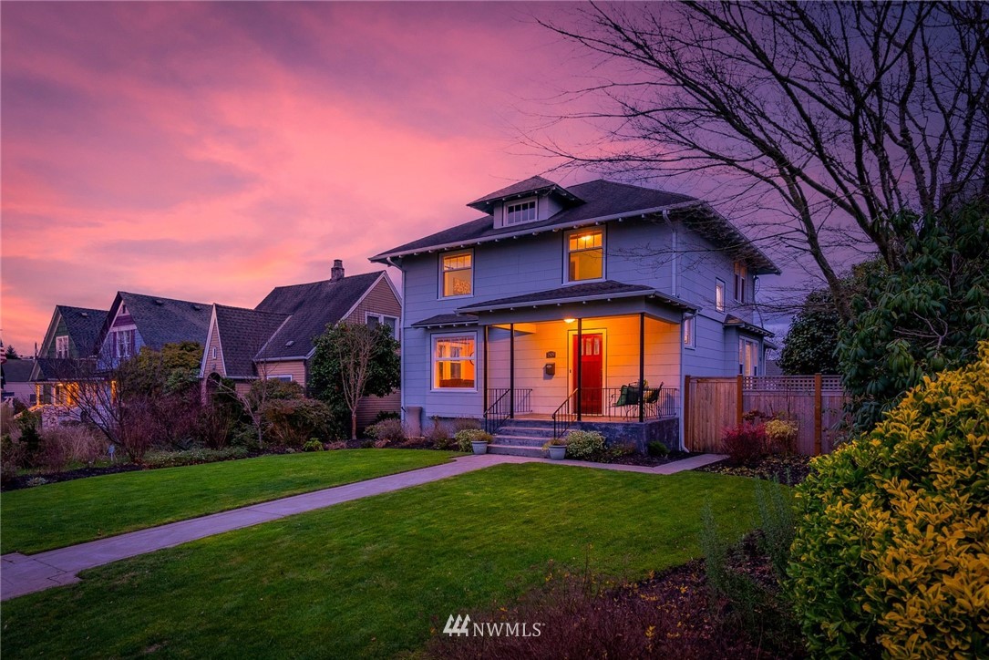 1509 Rucker Avenue Everett, WA 98201 - Photo 36 of 39 a view of a big yard with a large tree