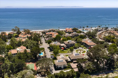 $2,400,000 | 1359 Plaza De Sonadores, Montecito, CA 93108