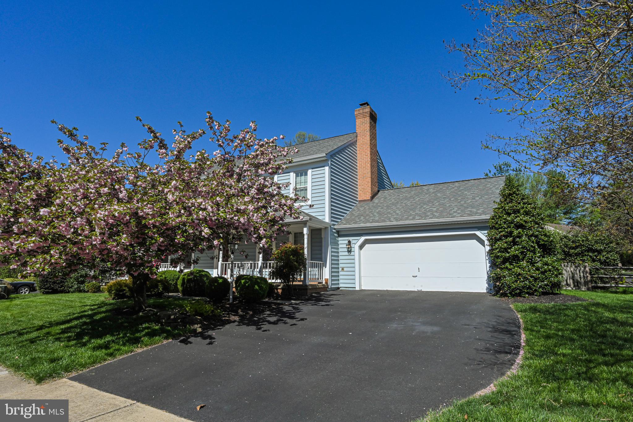 8942 Kenilworth Drive Burke, VA 22015 - Photo 4 of 72 Nice big fenced corner lot with privacy trees