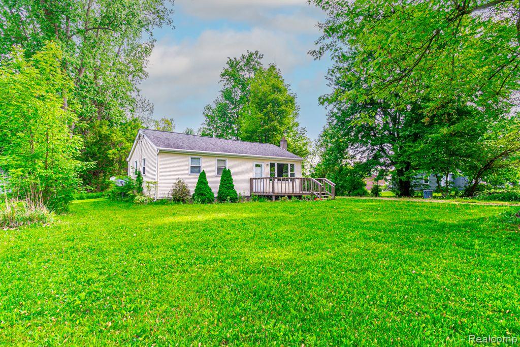 9477 Hubbard Road Davison, MI 48423 - Photo 4 of 31