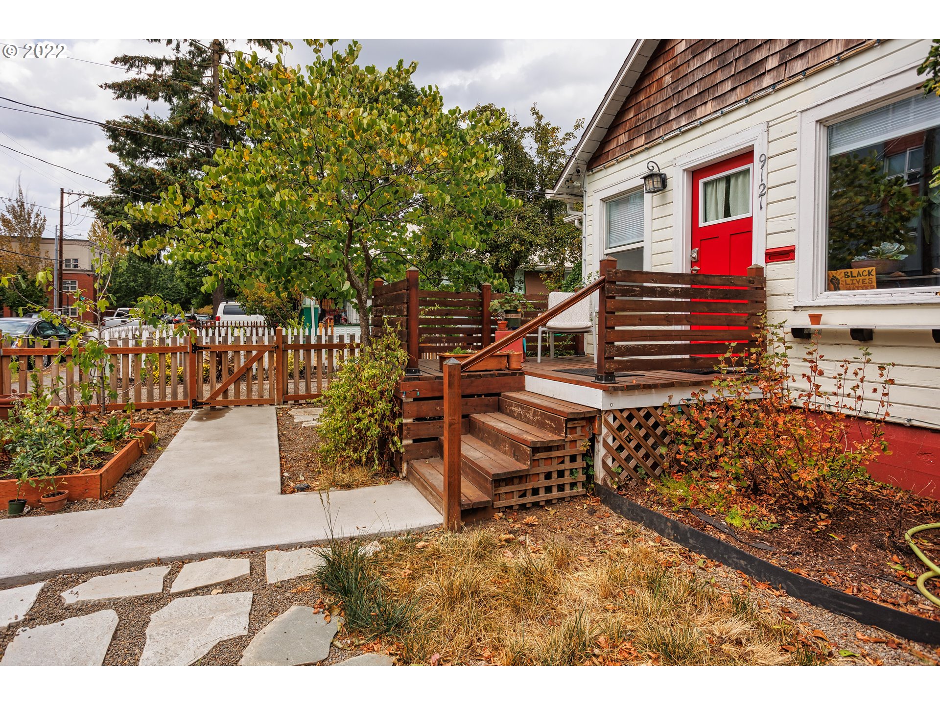 9121 Southeast Reedway Street Portland, OR 97266 - Photo 3 of 16 Gallery Image 3