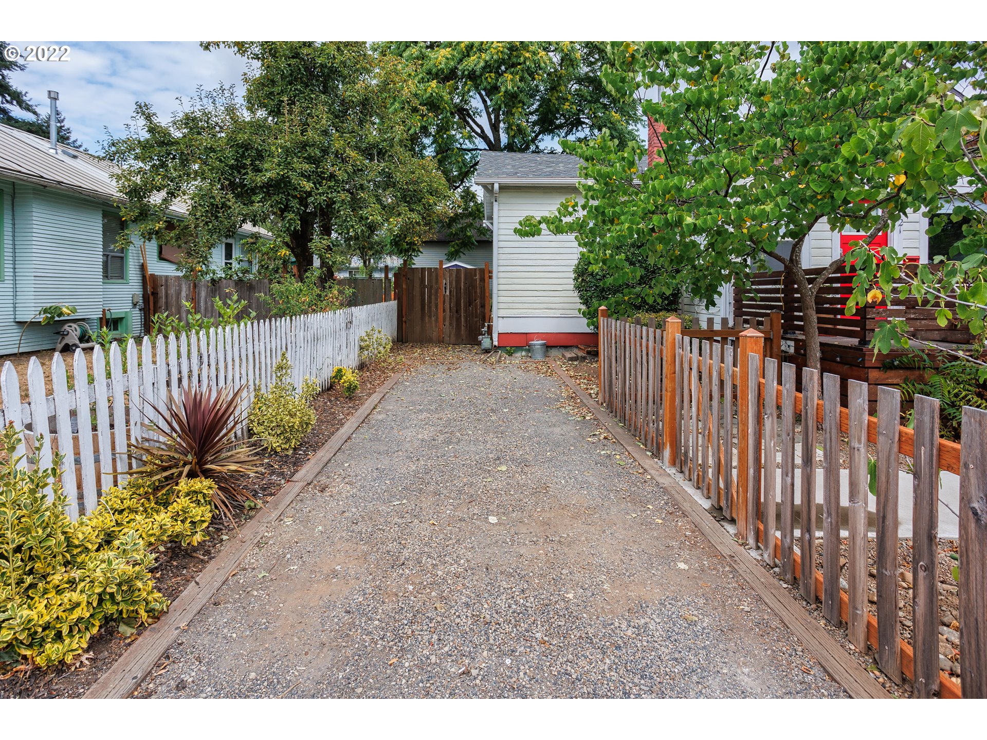 9121 Southeast Reedway Street Portland, OR 97266 - Photo 5 of 16 Gallery Image 5