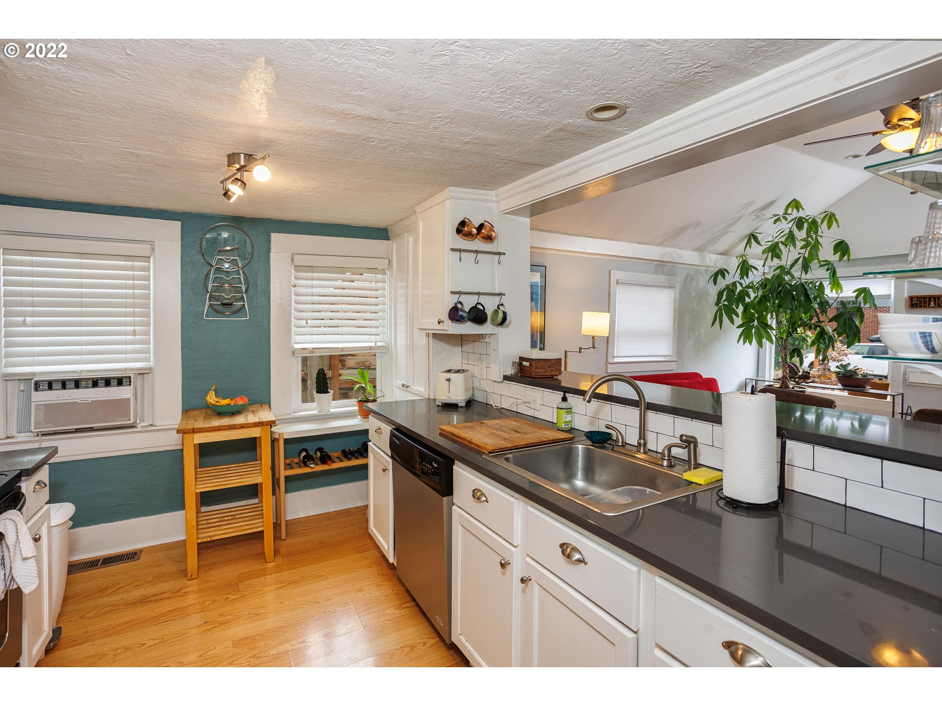 9121 Southeast Reedway Street Portland, OR 97266 - Photo 8 of 16 Gallery Image 8