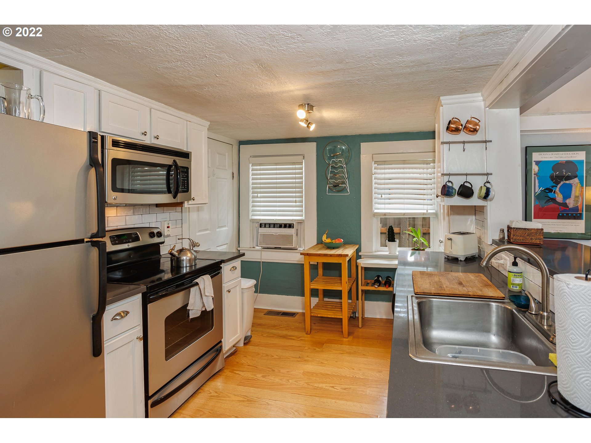 9121 Southeast Reedway Street Portland, OR 97266 - Photo 9 of 16 Gallery Image 9