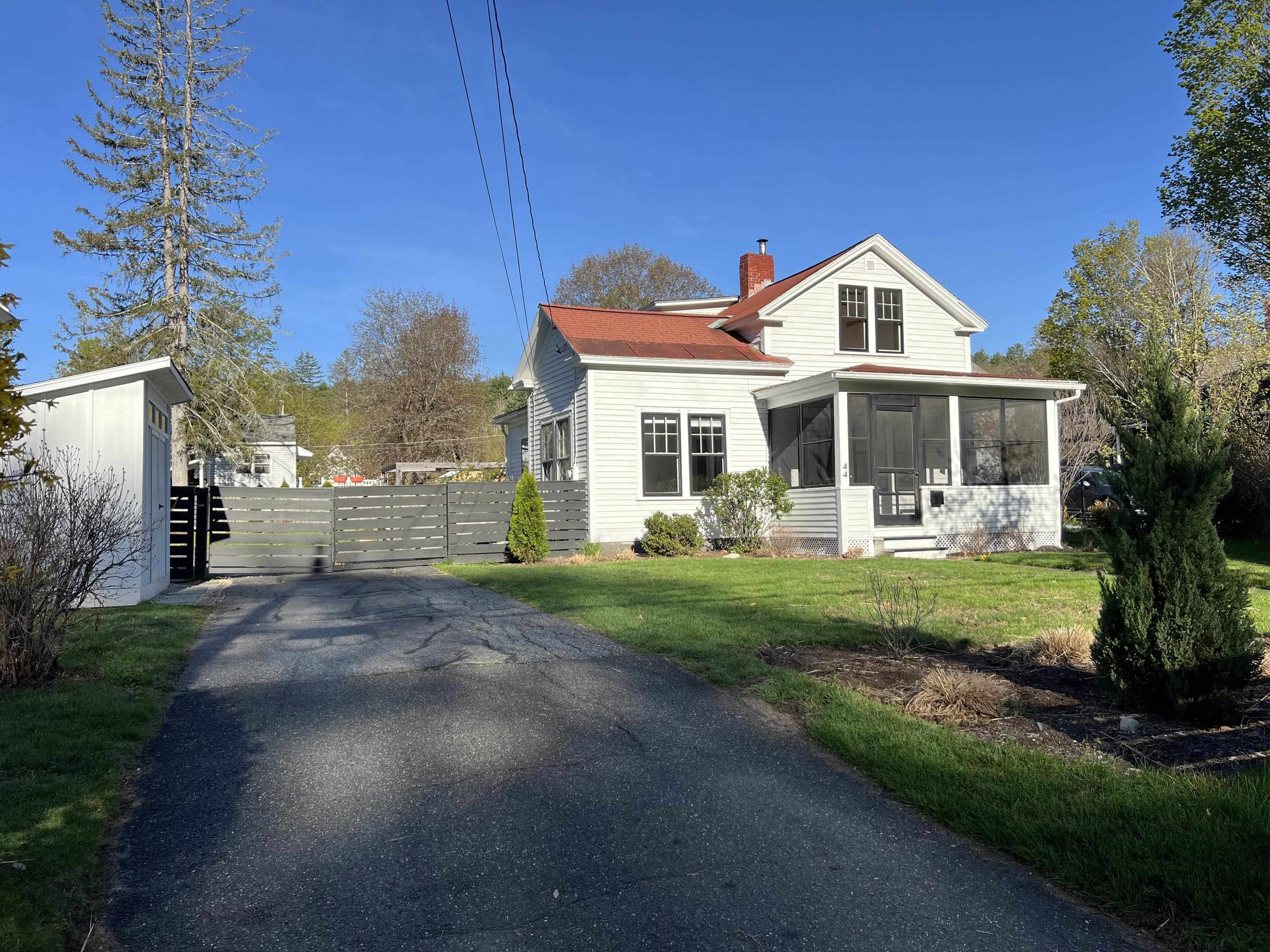 44 Cedar Street Brattleboro, VT 05301 - Photo 2 of 39