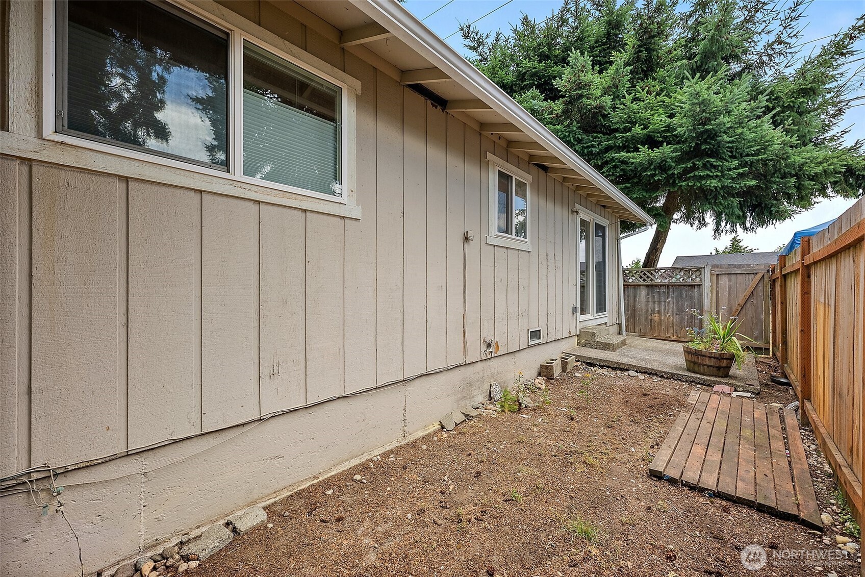 6610 South Madison Street Tacoma, WA 98409 - Photo 19 of 26 a backyard of a house with lots of green space
