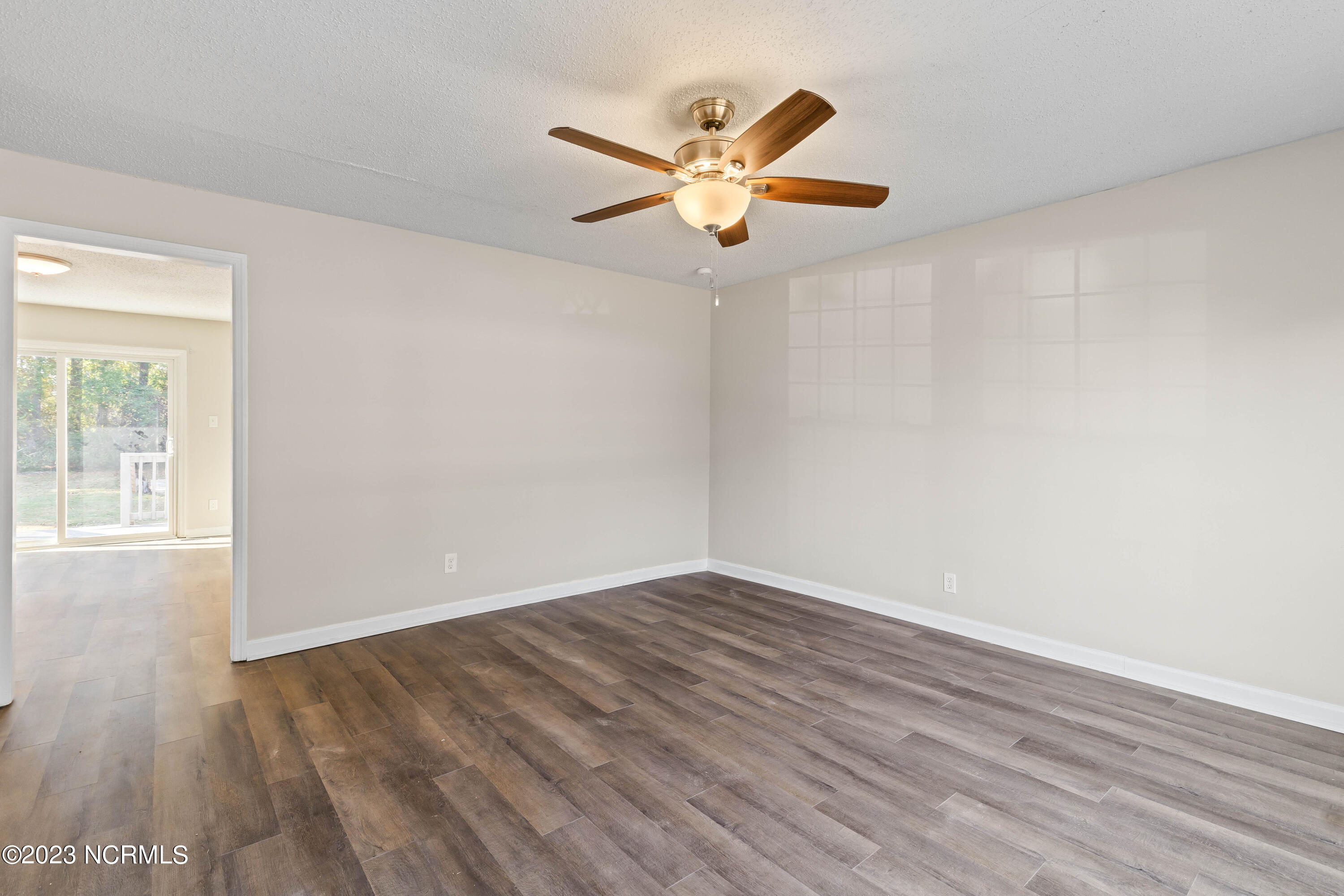 27 Victoria Road Jacksonville, NC 28546 - Photo 5 of 32 7