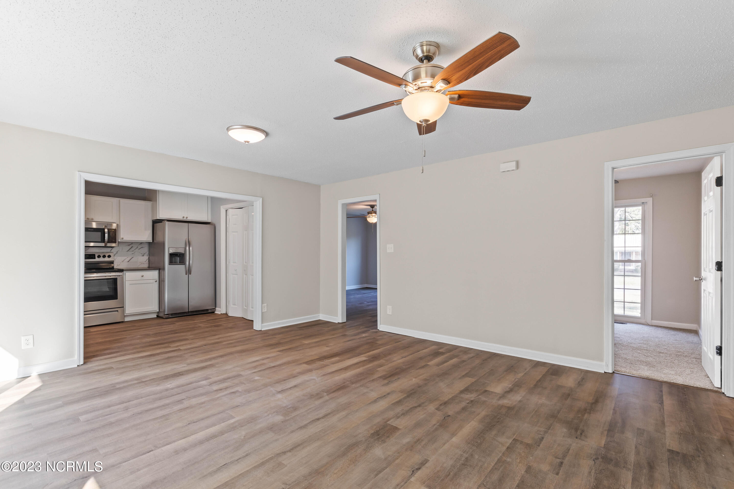 27 Victoria Road Jacksonville, NC 28546 - Photo 8 of 32 10