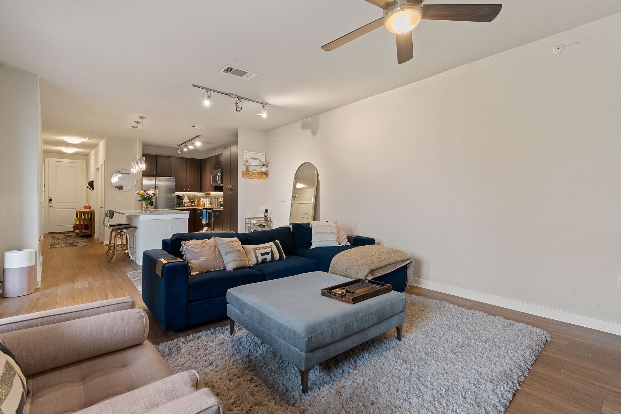 1900 Barton Springs Road, Unit 5031 Austin, TX 78704 - Photo 4 of 40 livinr room