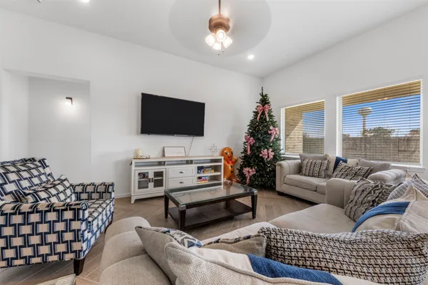 $2,850 | 11918 Autumn Leaf Drive, Mont Belvieu, TX 77535