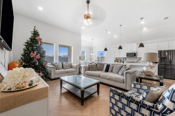 $2,850 | 11918 Autumn Leaf Drive, Mont Belvieu, TX 77535