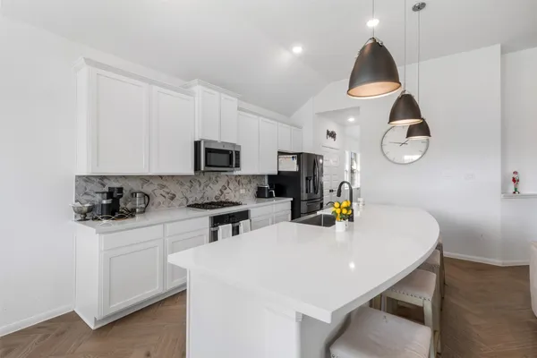 $2,850 | 11918 Autumn Leaf Drive, Mont Belvieu, TX 77535