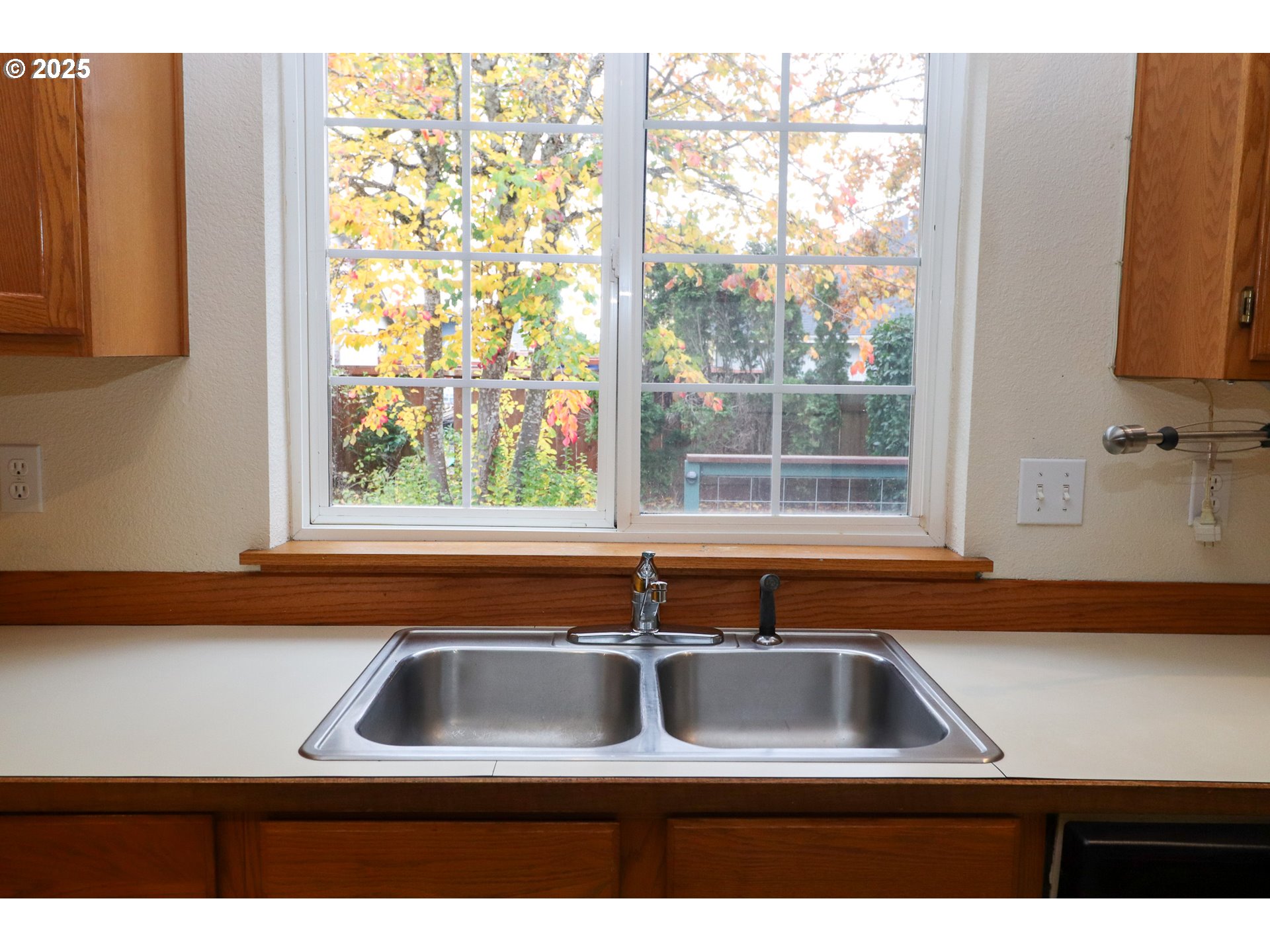 858 South 46th Street Springfield, OR 97478 - Photo 11 of 33 a kitchen sink with a window