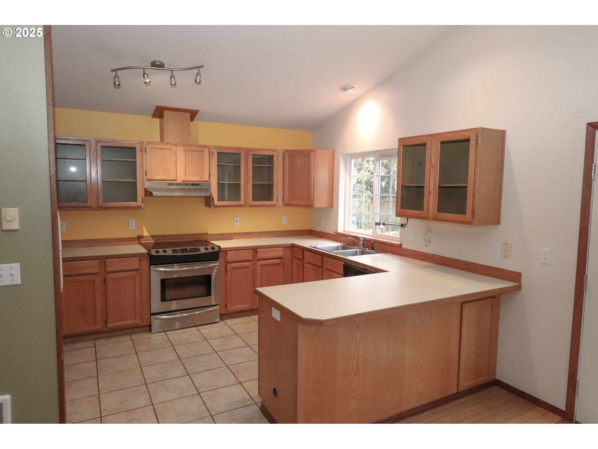 858 South 46th Street Springfield, OR 97478 - Photo 8 of 33 a kitchen with stainless steel appliances granite countertop a sink stove and refrigerator