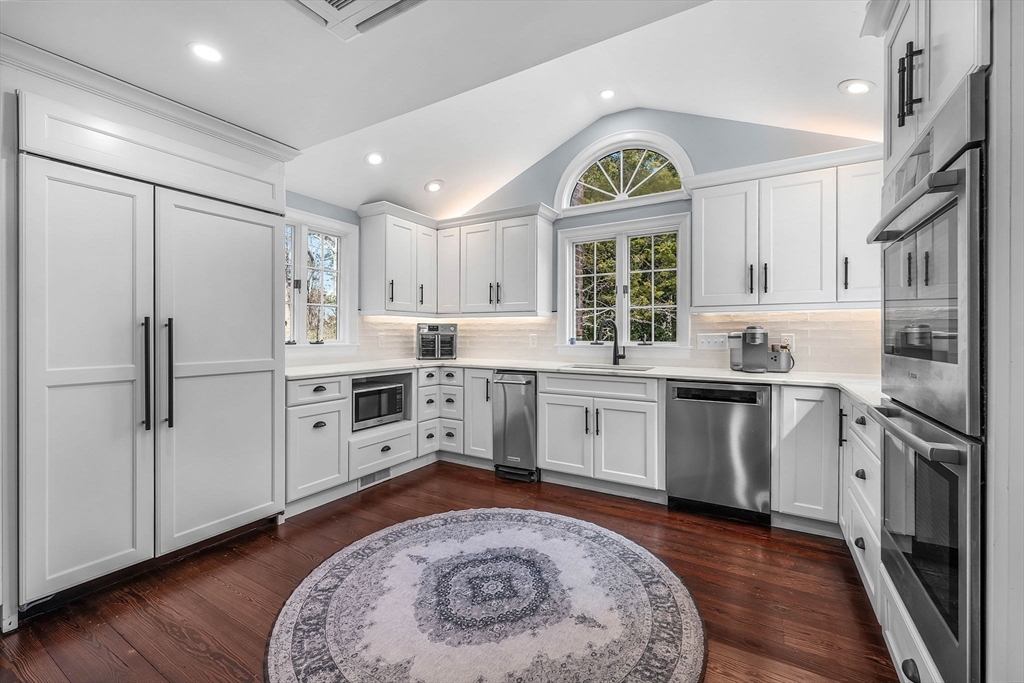 20 Paddocks Path Dennis, MA 02638 - Photo 3 of 42