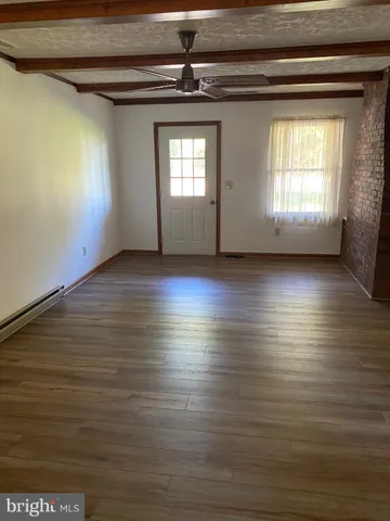 a view of empty room with window