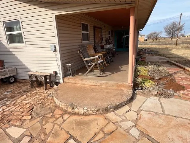 a view of backyard of the house