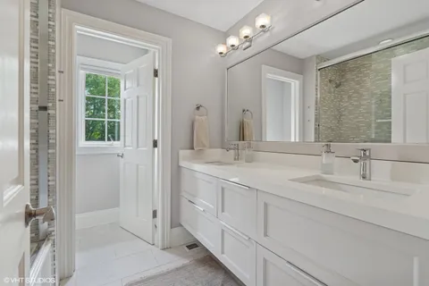 $2,399,900 | 124 St Francis Circle, Oak Brook, IL 60523