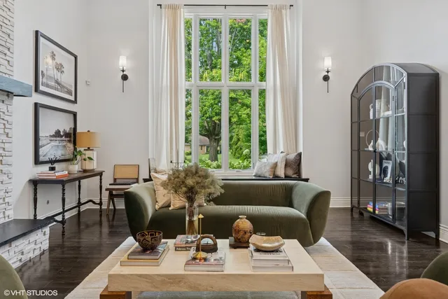 $2,399,900 | 124 St Francis Circle, Oak Brook, IL 60523