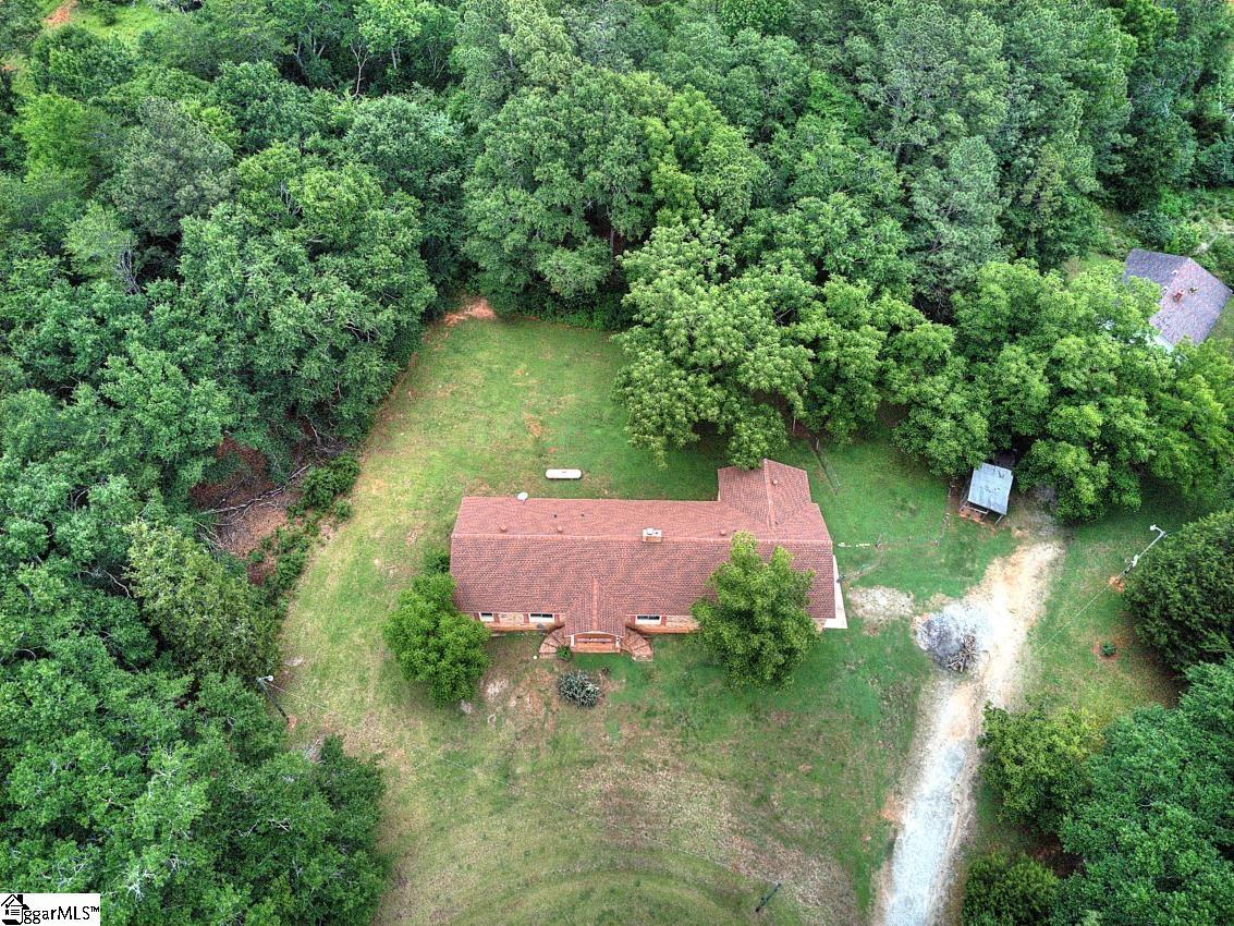 503 Edgewater Road Woodruff, SC 29388 - Photo 8 of 34