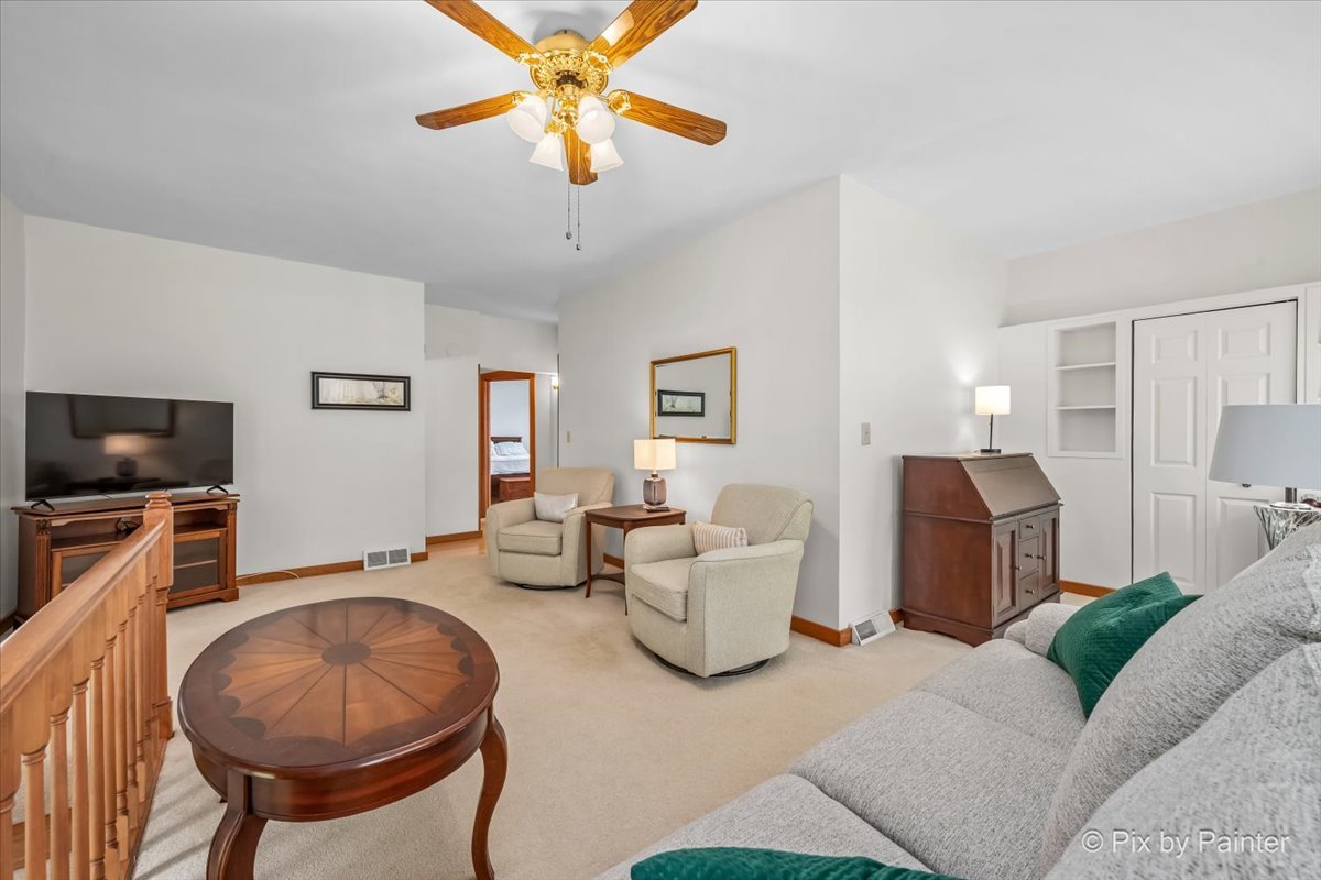 112 Grace Lane Fox River Grove, IL 60021 - Photo 5 of 31