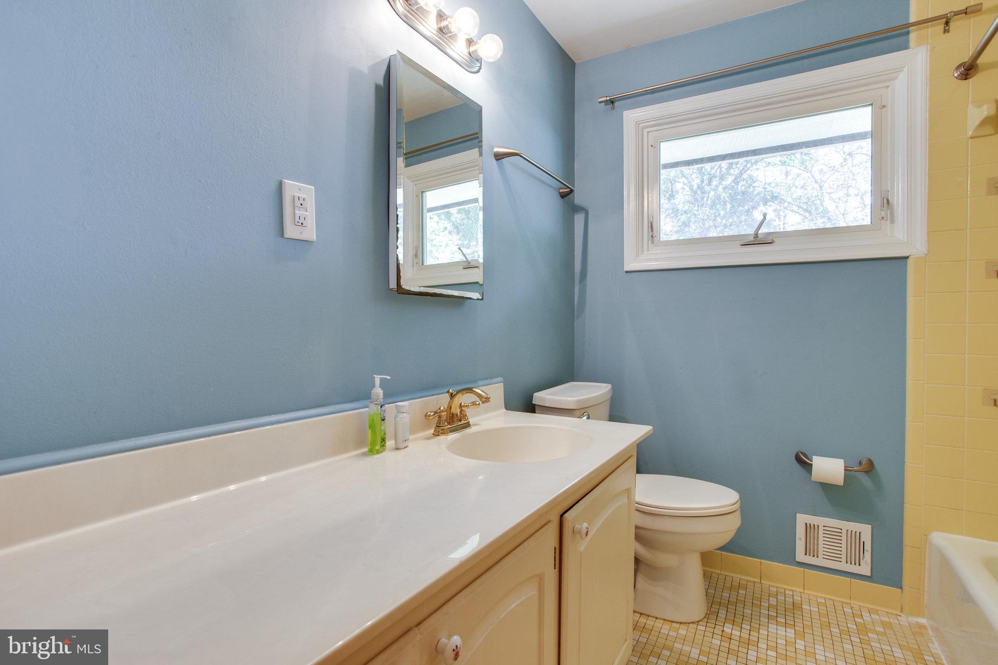 106 Rolling Road Gaithersburg, MD 20877 - Photo 41 of 49 Gallery Image 41