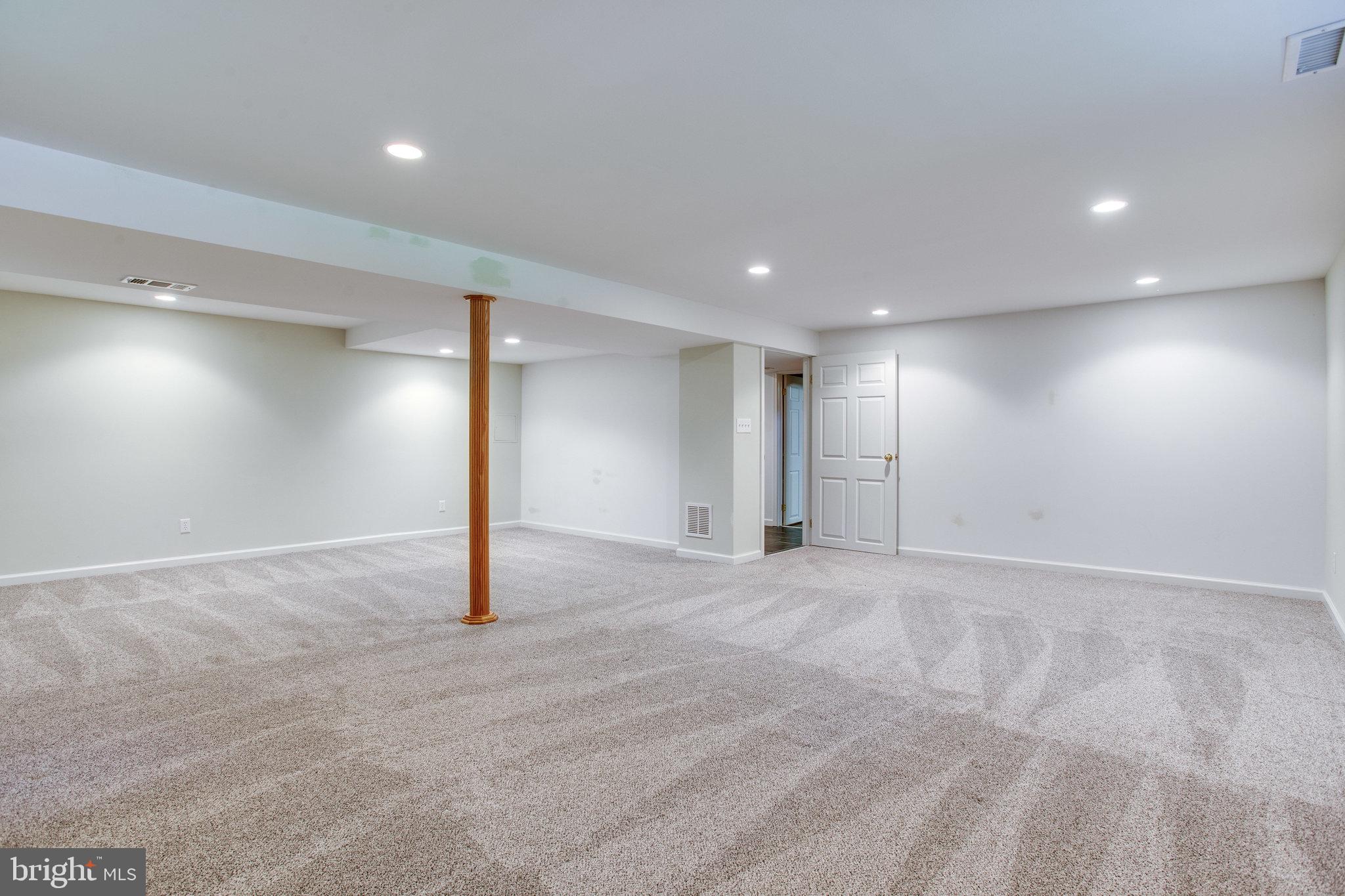 106 Rolling Road Gaithersburg, MD 20877 - Photo 42 of 49 Gallery Image 42