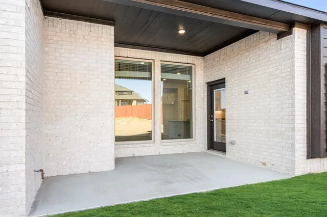 a view of an entrance of the house