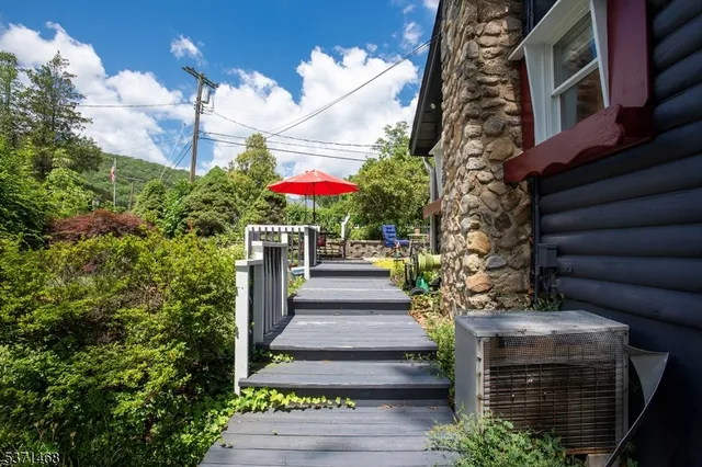 $2,800 | 10 Lenape Trail, Oak Ridge, NJ 07438