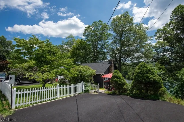 $2,800 | 10 Lenape Trail, Oak Ridge, NJ 07438