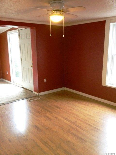 302 Roe Street Plymouth, MI 48170 - Photo 4 of 9 Dining.JPG