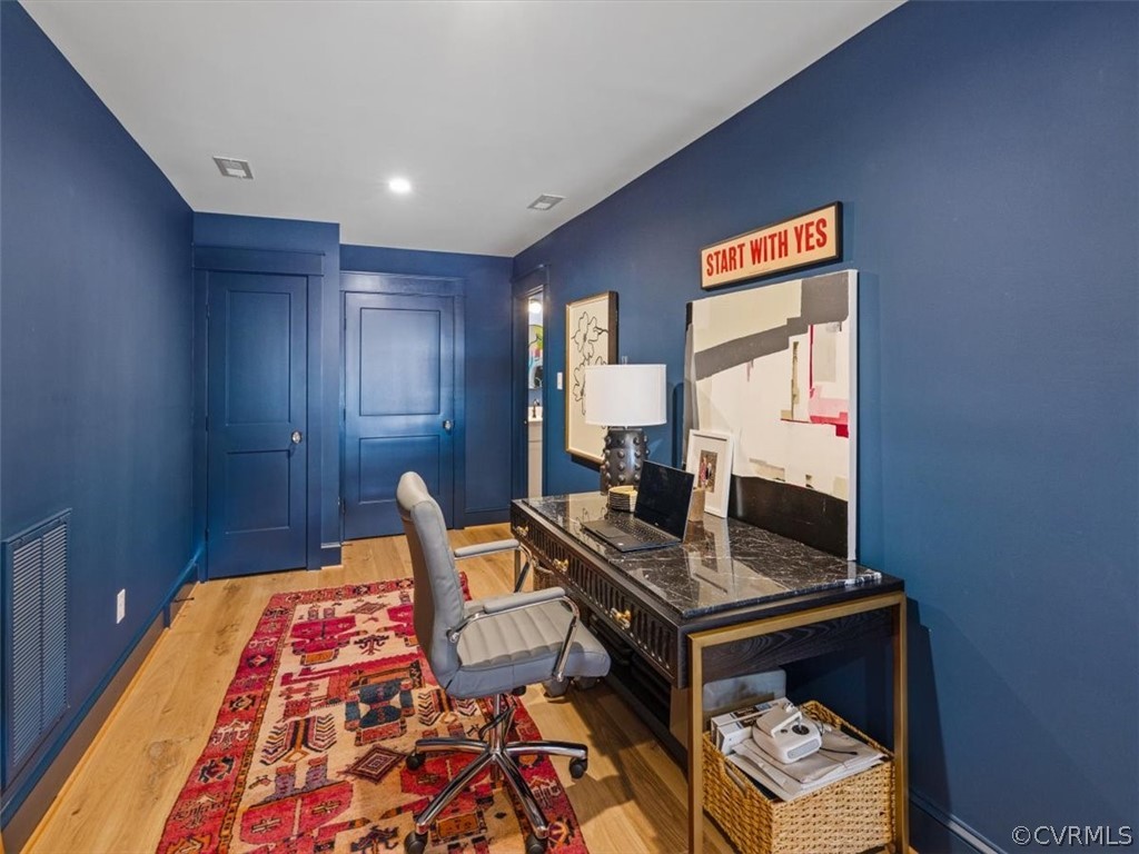 16701 Saville Chase Road Midlothian, VA 23112 - Photo 44 of 50 a workspace with furniture and rug