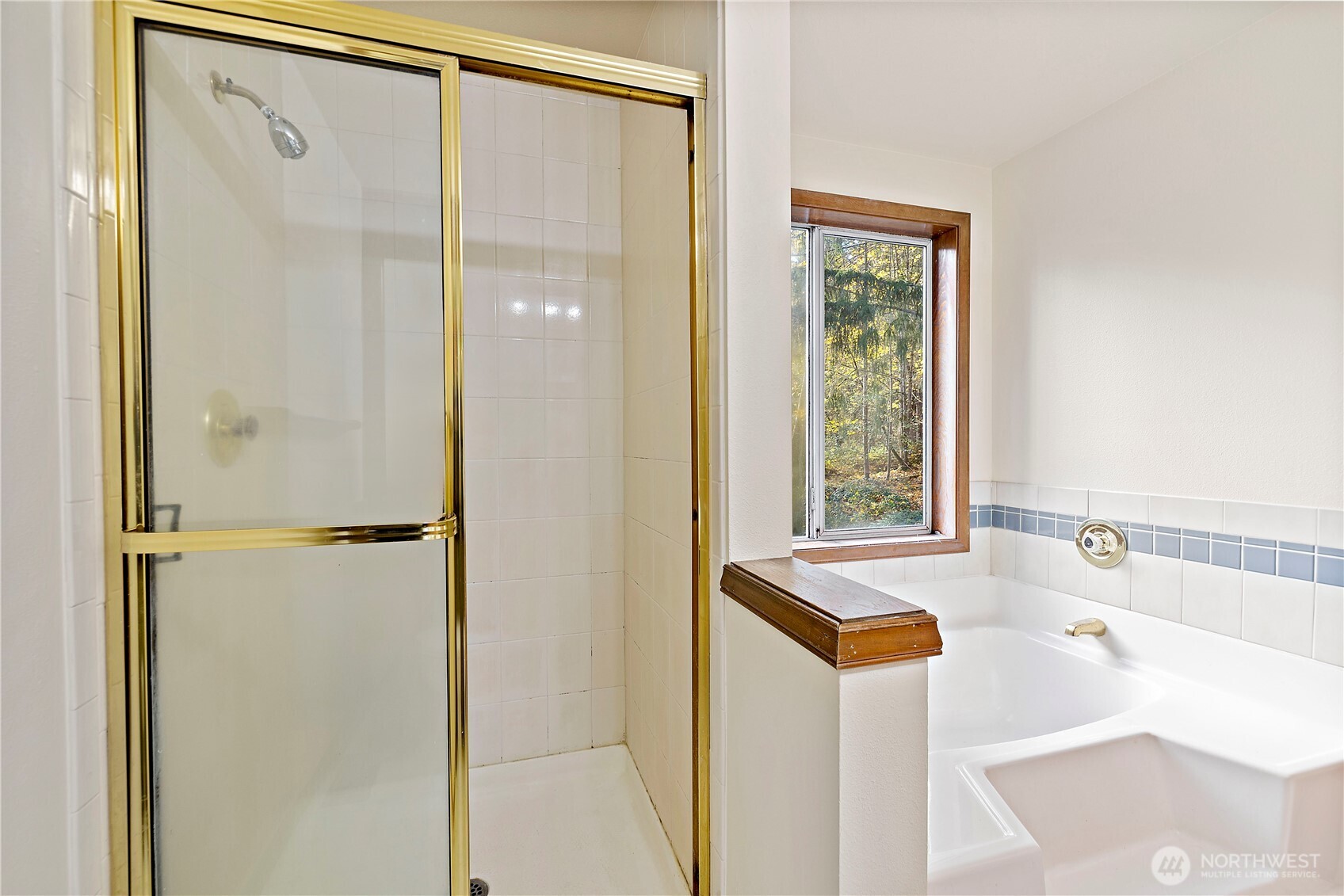 18721 Northeast 133rd Street Redmond, WA 98052 - Photo 18 of 39 a bathroom with a tub and a sink