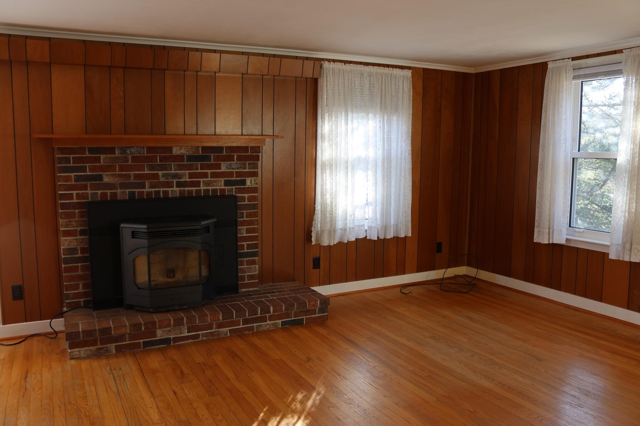 1063 Chadbourne Road Standish, ME 04084 - Photo 7 of 17 Chadbourne Livingroom