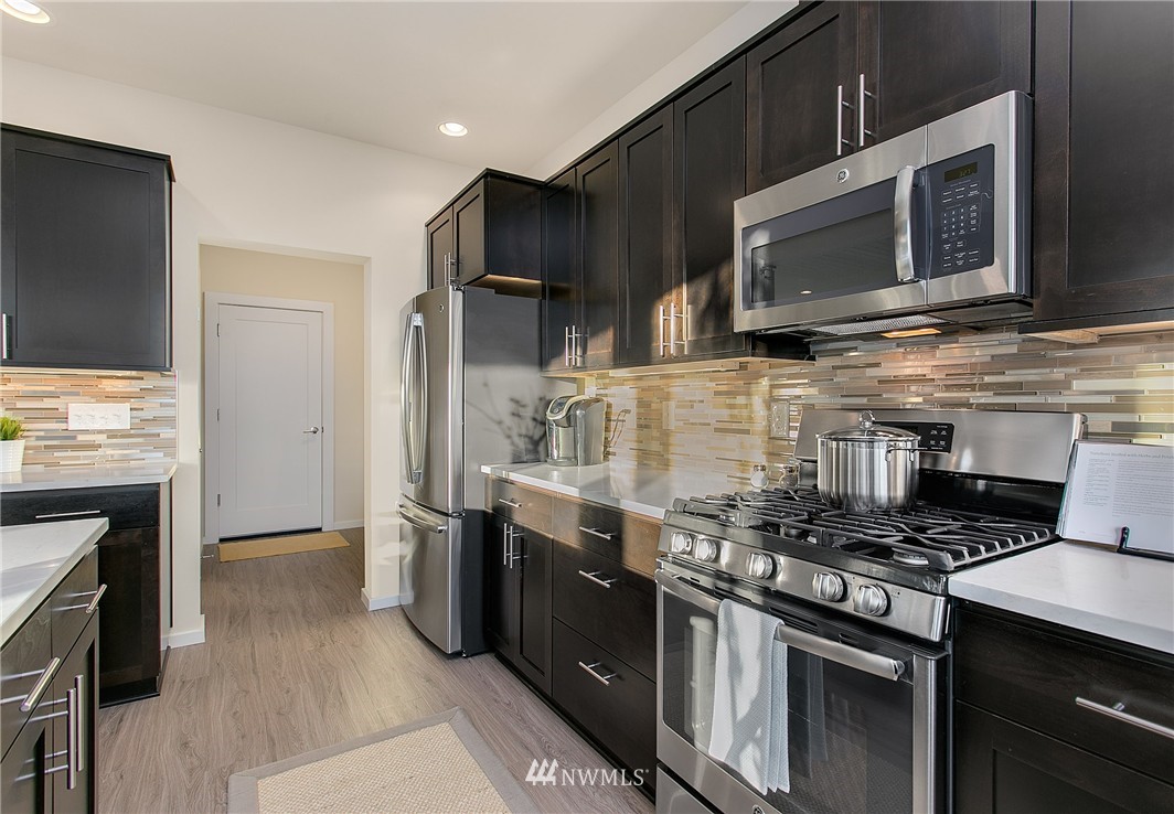 10622 Southeast 187th Street Renton, WA 98055 - Photo 10 of 23 Gallery Image 10