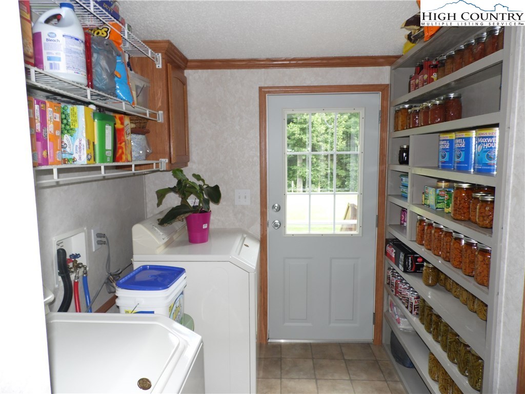 528 Stewart Road Ennice, NC 28623 - Photo 19 of 46 a room with toys and a book shelf