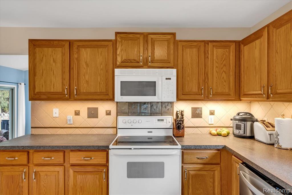 1370 South Boulevard Rochester, MI 48309 - Photo 18 of 65